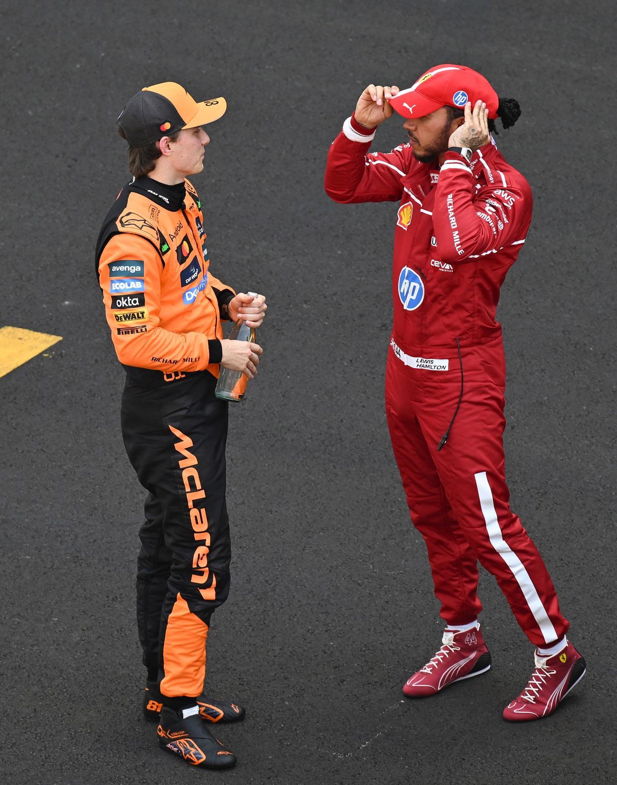 迈凯伦横扫雷诺车队，汉密尔顿统治全场