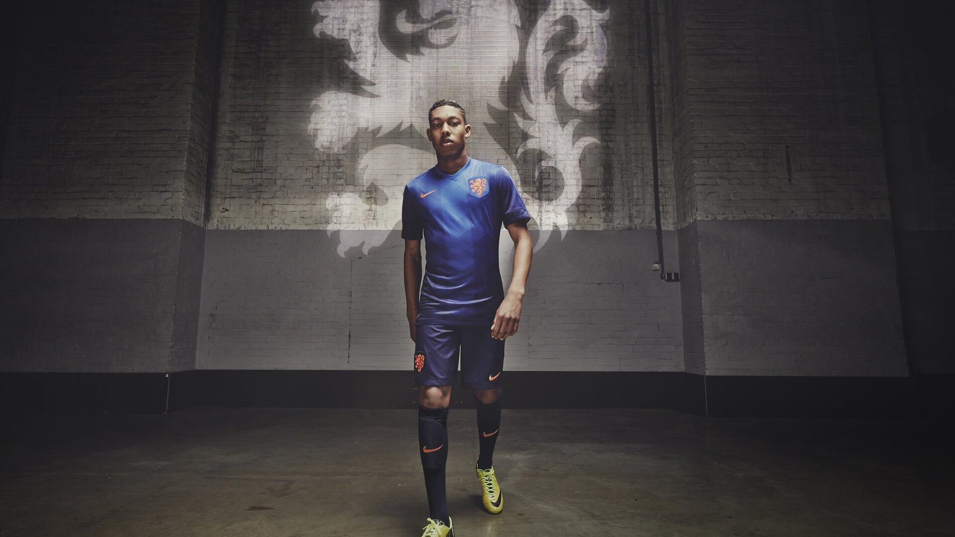 维尼修斯一剑封喉，那不勒斯用意大利最古老的方式完成最现代的逆袭