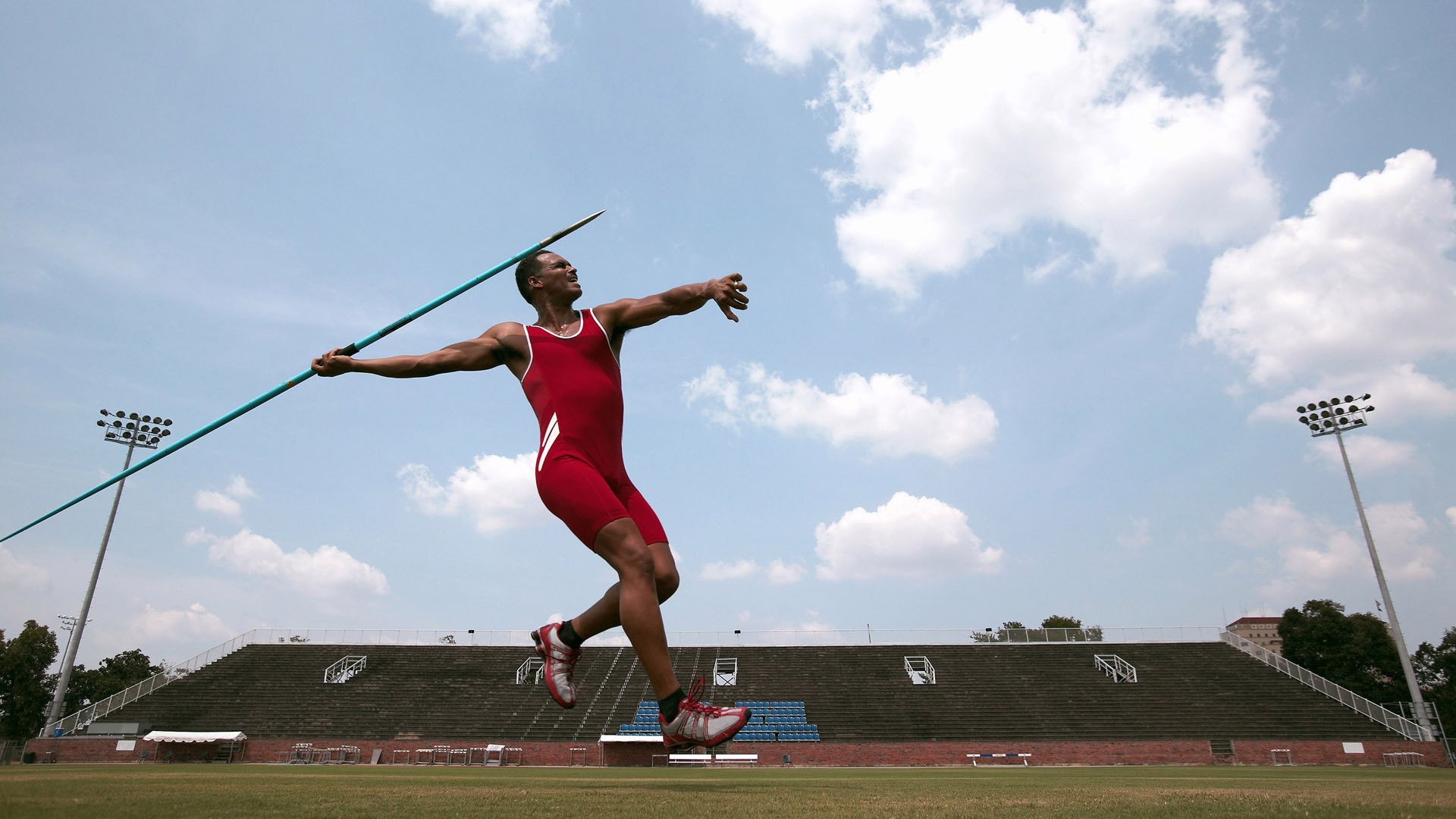 奥亚尔萨瓦尔，在厄瓜多尔的暴雨中，他扛起一支不存在的球队